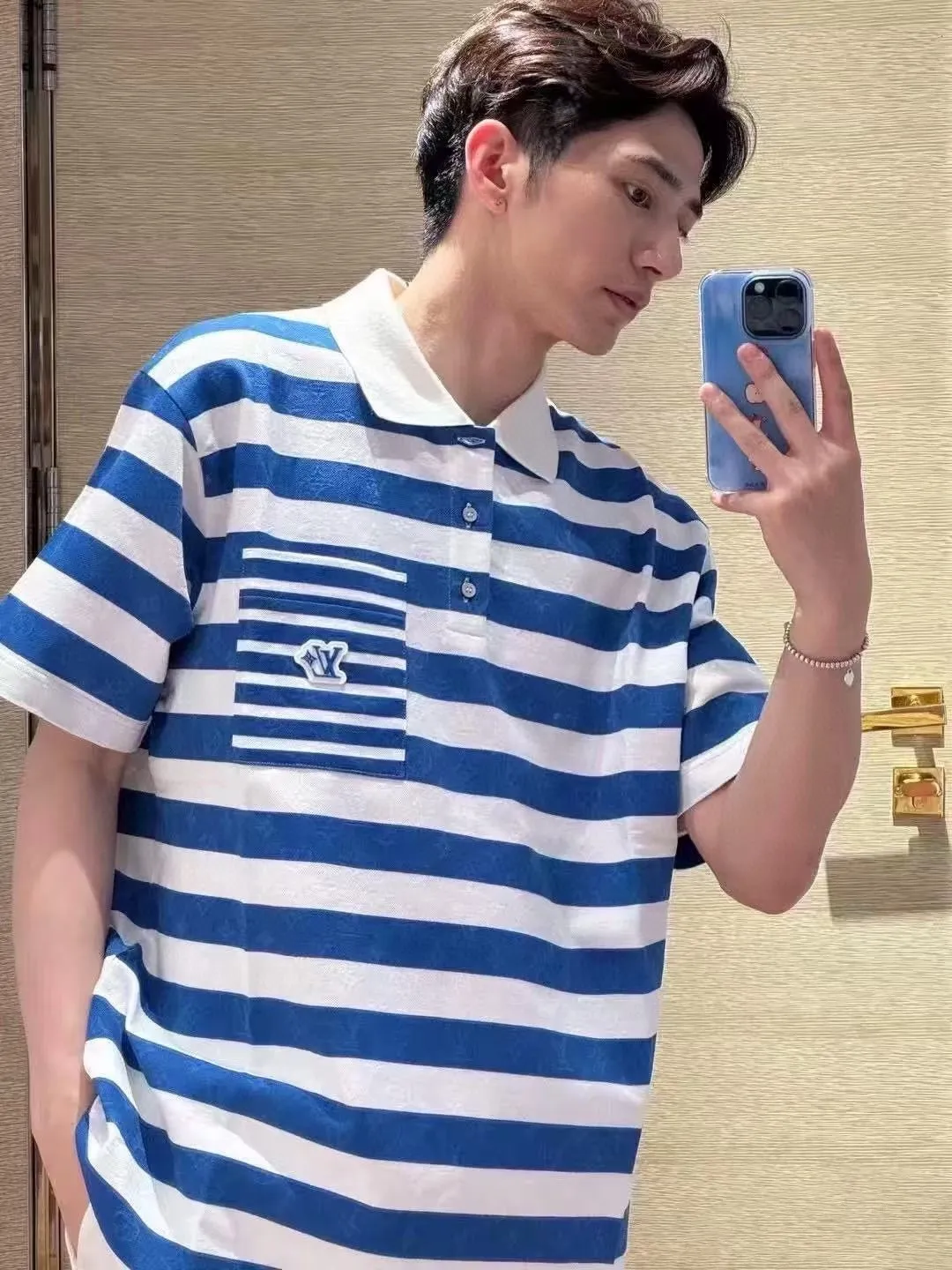 Louis Vuitton/Louis Vuitton 25Blue letter logo printed short-sleeved Louis Vuitton/Louis Vuitton blue striped polo Polo short-sleeved